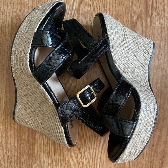 UGG Patent Leather wedges. - Picture 3 of 5